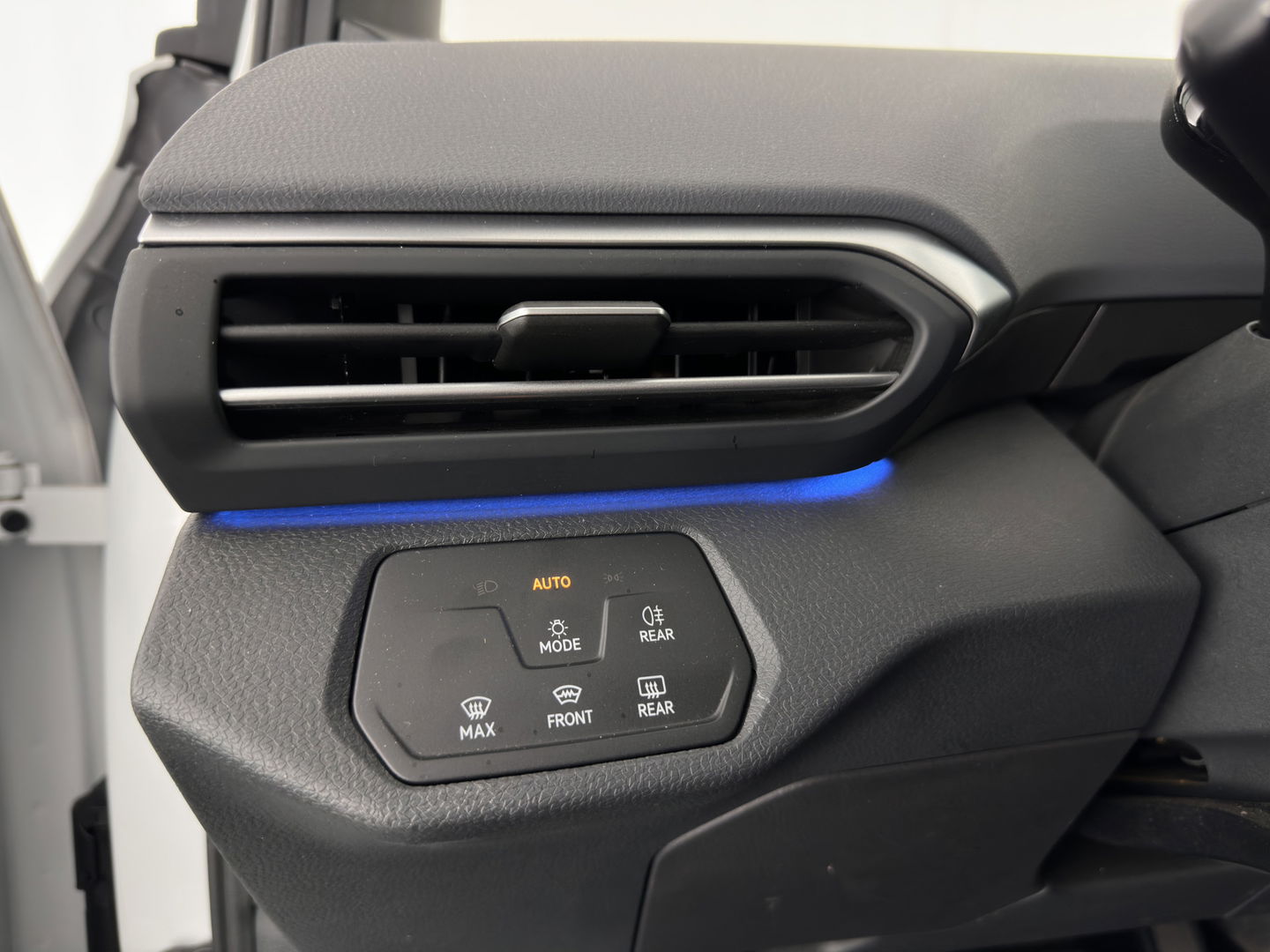 Volkswagen ID.4 First 77 kWh [ 3-Fase ] (INCL-BTW) *HEAT-PUMP | LEATHER-MICROFIBRE | FULL-LED | HEATED-COMFORTSEATS | DIGI-COCKPIT | AMBIENT-LIGHT | NAVI-FULLMAP | ECC | PDC | TOWBAR | PRIVACY-GLASS | CRUISE | CAMERA | CARPLAY | 20