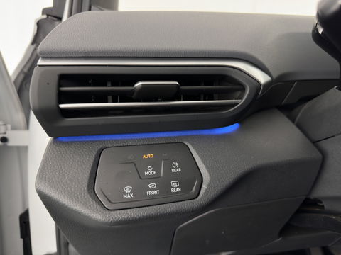 Volkswagen ID.4 First 77 kWh [ 3-Fase ] (INCL-BTW) *HEAT-PUMP | LEATHER-MICROFIBRE | FULL-LED | HEATED-COMFORTSEATS | DIGI-COCKPIT | AMBIENT-LIGHT | NAVI-FULLMAP | ECC | PDC | TOWBAR | PRIVACY-GLASS | CRUISE | CAMERA | CARPLAY | 20