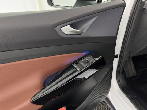Volkswagen ID.4 First 77 kWh [ 3-Fase ] (INCL-BTW) *HEAT-PUMP | LEATHER-MICROFIBRE | FULL-LED | HEATED-COMFORTSEATS | DIGI-COCKPIT | AMBIENT-LIGHT | NAVI-FULLMAP | ECC | PDC | TOWBAR | PRIVACY-GLASS | CRUISE | CAMERA | CARPLAY | 20