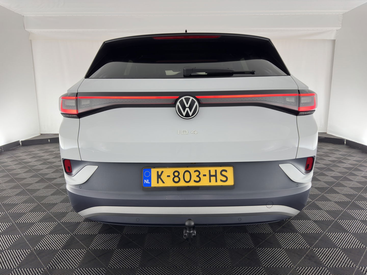 Volkswagen ID.4 First 77 kWh [ 3-Fase ] (INCL-BTW) *HEAT-PUMP | LEATHER-MICROFIBRE | FULL-LED | HEATED-COMFORTSEATS | DIGI-COCKPIT | AMBIENT-LIGHT | NAVI-FULLMAP | ECC | PDC | TOWBAR | PRIVACY-GLASS | CRUISE | CAMERA | CARPLAY | 20