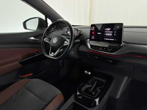 Volkswagen ID.4 First 77 kWh [ 3-Fase ] (INCL-BTW) *HEAT-PUMP | LEATHER-MICROFIBRE | FULL-LED | HEATED-COMFORTSEATS | DIGI-COCKPIT | AMBIENT-LIGHT | NAVI-FULLMAP | ECC | PDC | TOWBAR | PRIVACY-GLASS | CRUISE | CAMERA | CARPLAY | 20