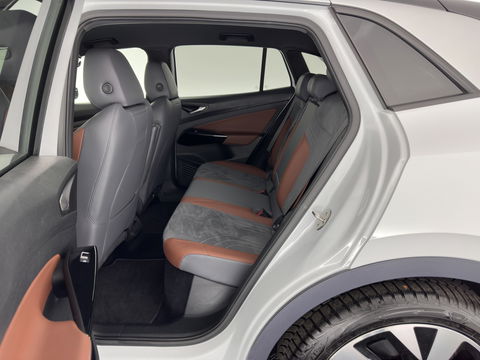 Volkswagen ID.4 First 77 kWh [ 3-Fase ] (INCL-BTW) *HEAT-PUMP | LEATHER-MICROFIBRE | FULL-LED | HEATED-COMFORTSEATS | DIGI-COCKPIT | AMBIENT-LIGHT | NAVI-FULLMAP | ECC | PDC | TOWBAR | PRIVACY-GLASS | CRUISE | CAMERA | CARPLAY | 20