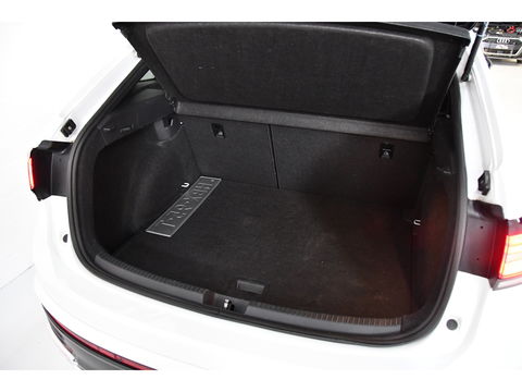 Volkswagen Taigo 1.5 TSI R-Line Pano Side assist Camera Business
