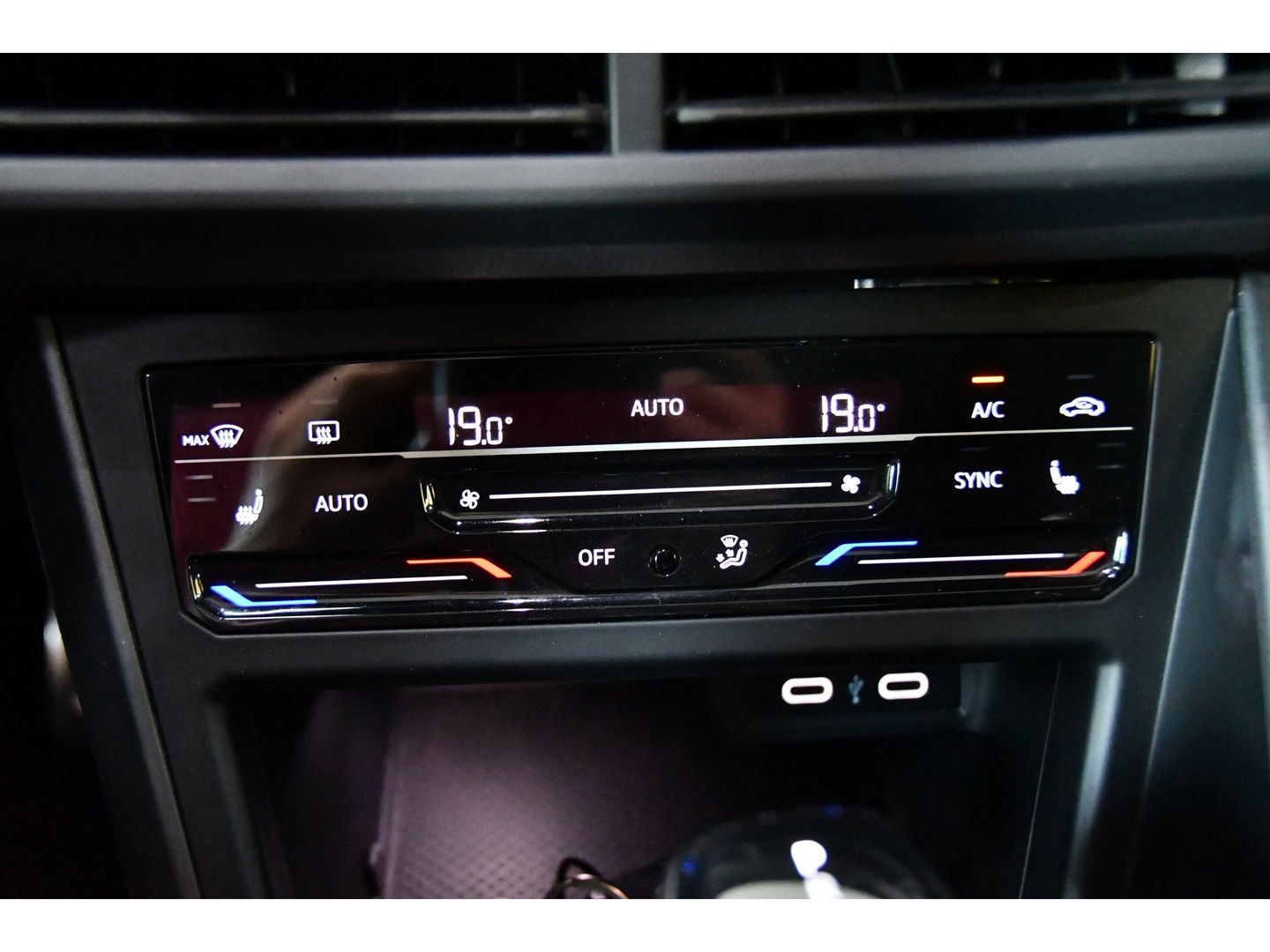 Volkswagen Taigo 1.5 TSI R-Line Pano Side assist Camera Business
