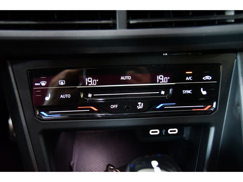 Volkswagen Taigo 1.5 TSI R-Line Pano Side assist Camera Business