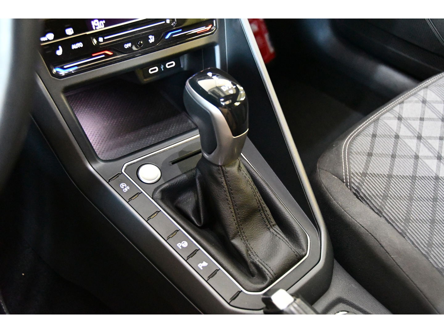 Volkswagen Taigo 1.5 TSI R-Line Pano Side assist Camera Business