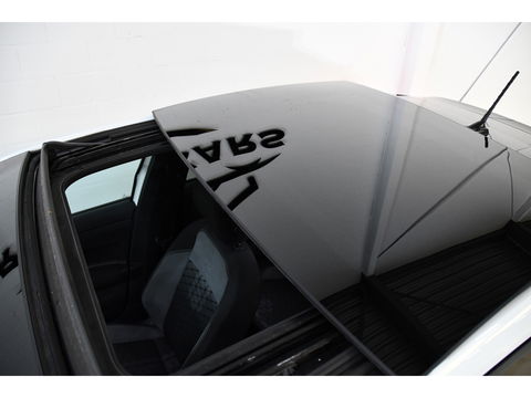 Volkswagen Taigo 1.5 TSI R-Line Pano Side assist Camera Business