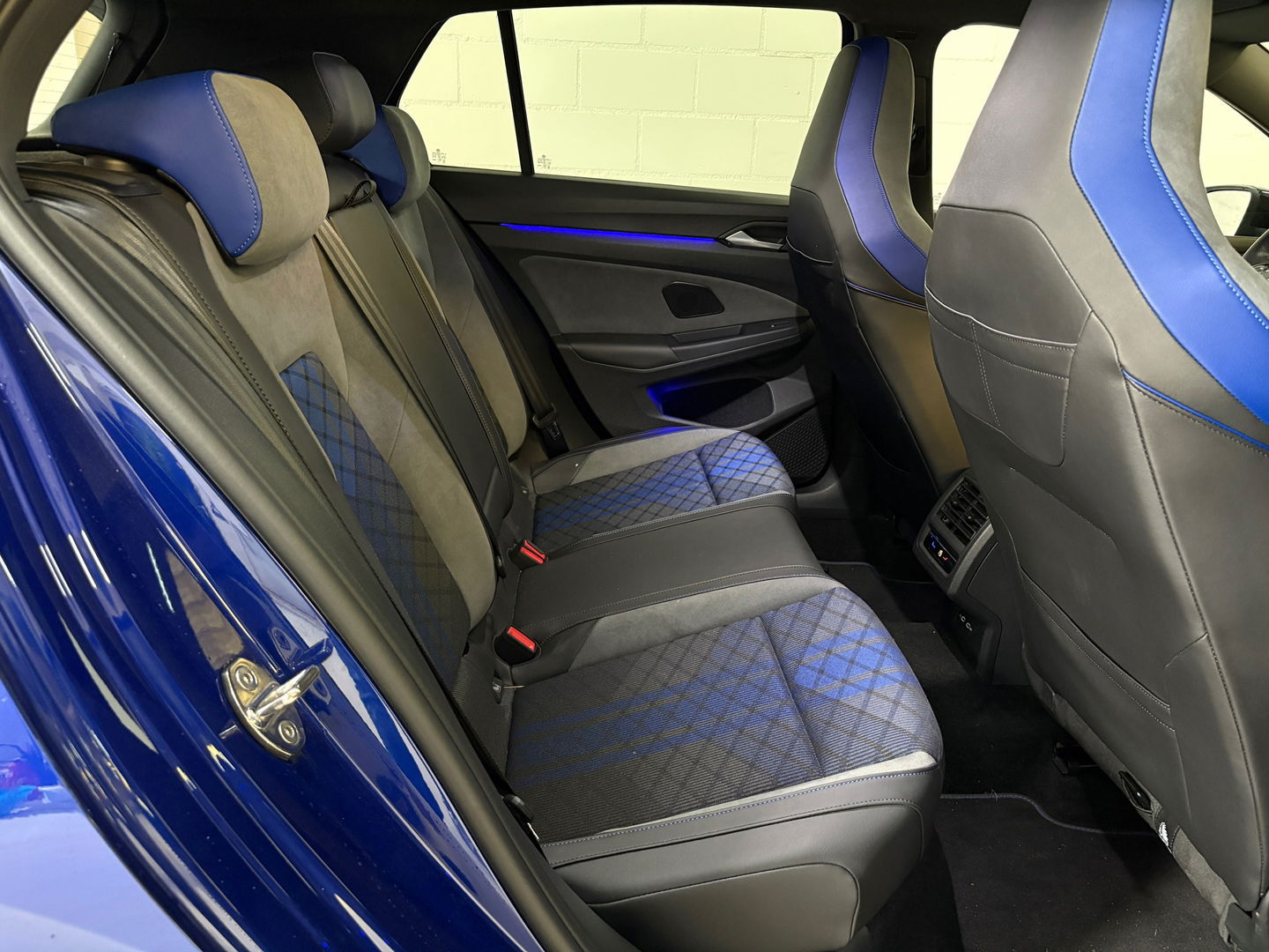 Volkswagen Golf 2.0 TSI R 4Motion Akra Performance