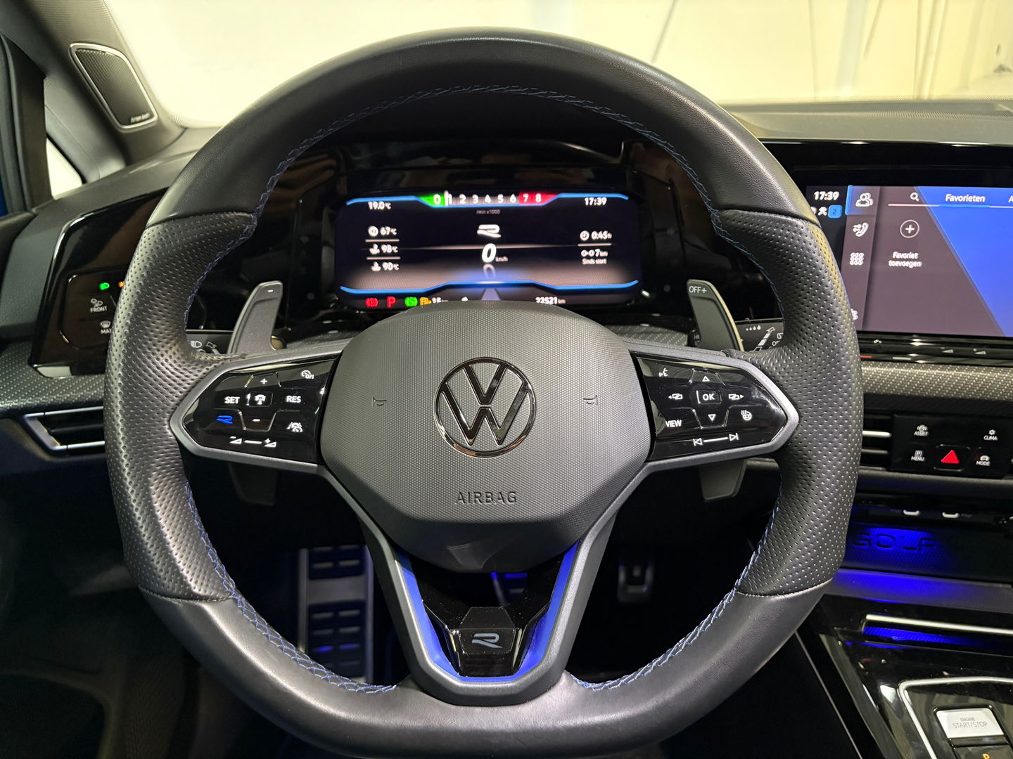 Volkswagen Golf 2.0 TSI R 4Motion Akra Performance