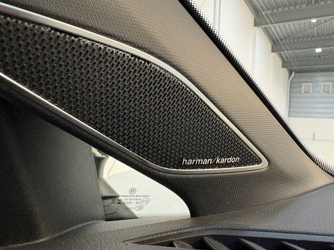 Volkswagen Golf 2.0 TSI R 4Motion Akra Performance