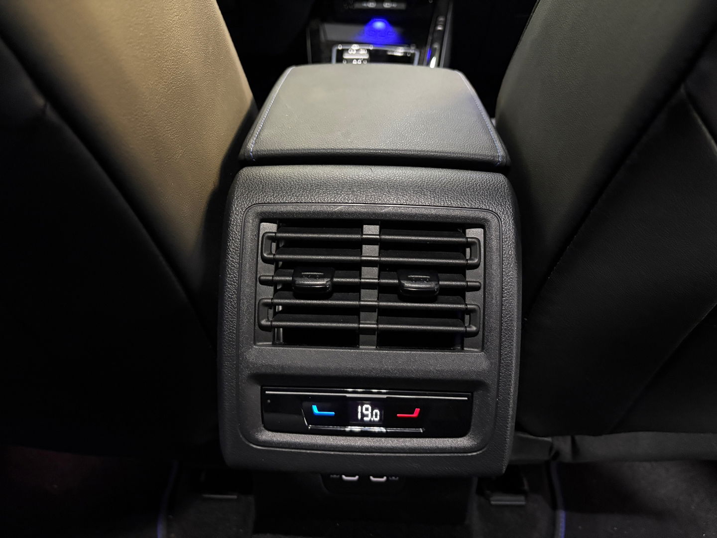 Volkswagen Golf 2.0 TSI R 4Motion Akra Performance