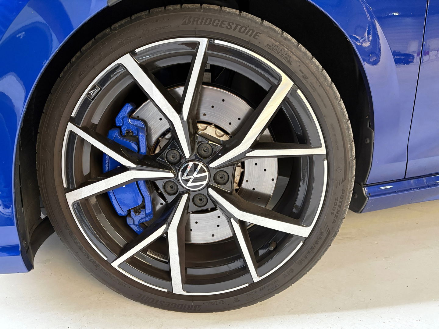 Volkswagen Golf 2.0 TSI R 4Motion Akra Performance