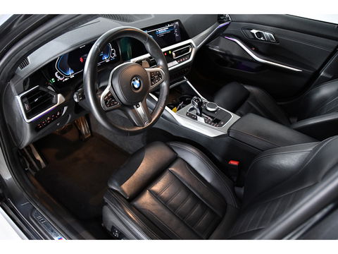 BMW 3-serie 330e High Executive, Schuifkanteldak, M-pakket, Head up, Apple carplay