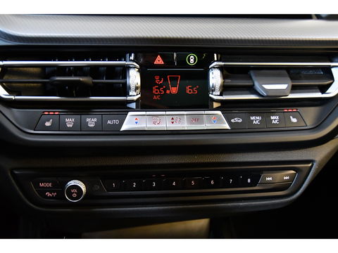 BMW 1-serie 118 i Executive M Sport Pakket Pano Sfeerverlichting