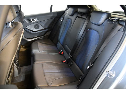 BMW 1-serie 118 i Executive M Sport Pakket Pano Sfeerverlichting