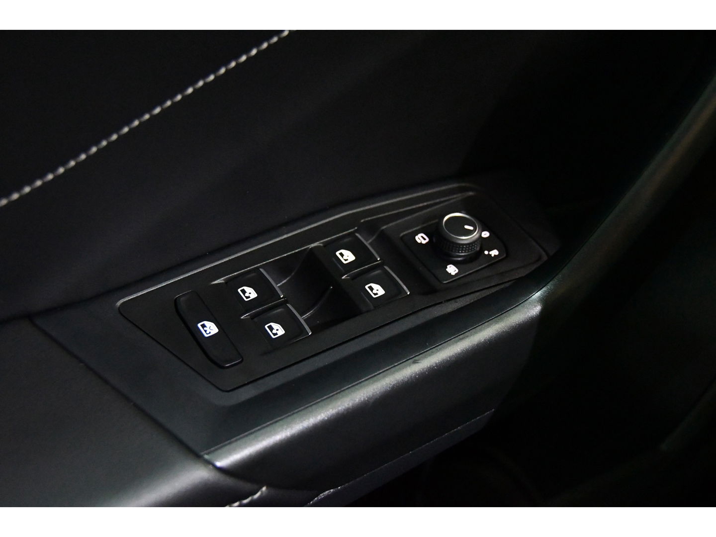 Volkswagen T-Roc 1.5 TSI R-Line Pano/Beats/Iq-light