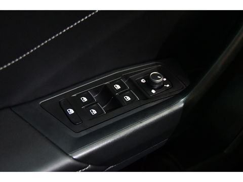 Volkswagen T-Roc 1.5 TSI R-Line Pano/Beats/Iq-light