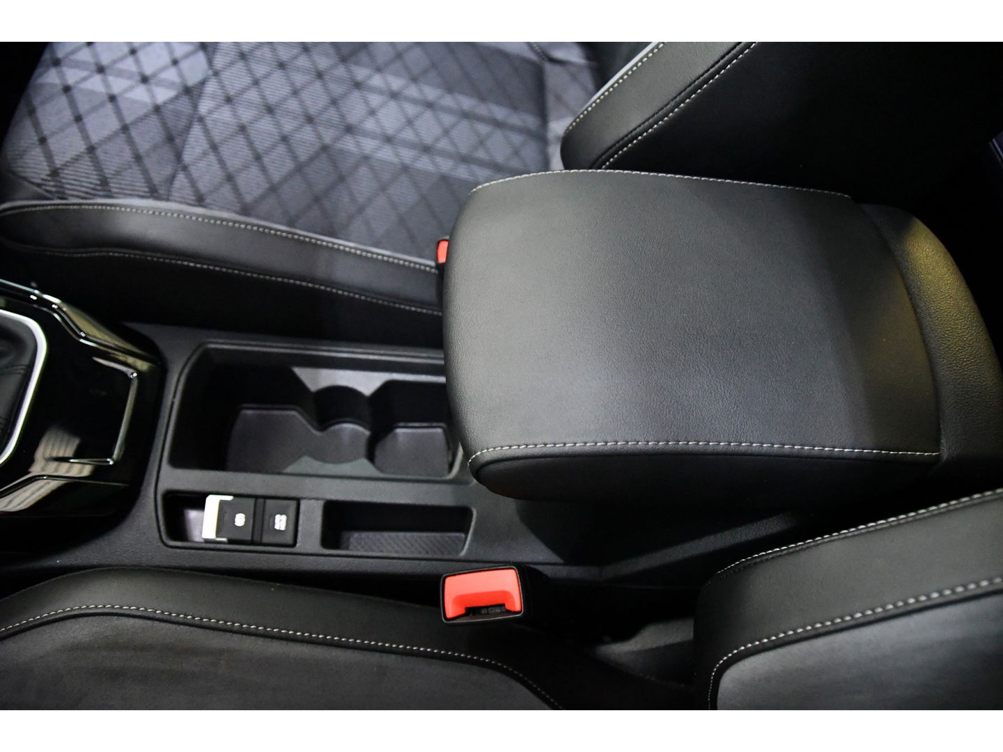 Volkswagen T-Roc 1.5 TSI R-Line Pano/Beats/Iq-light