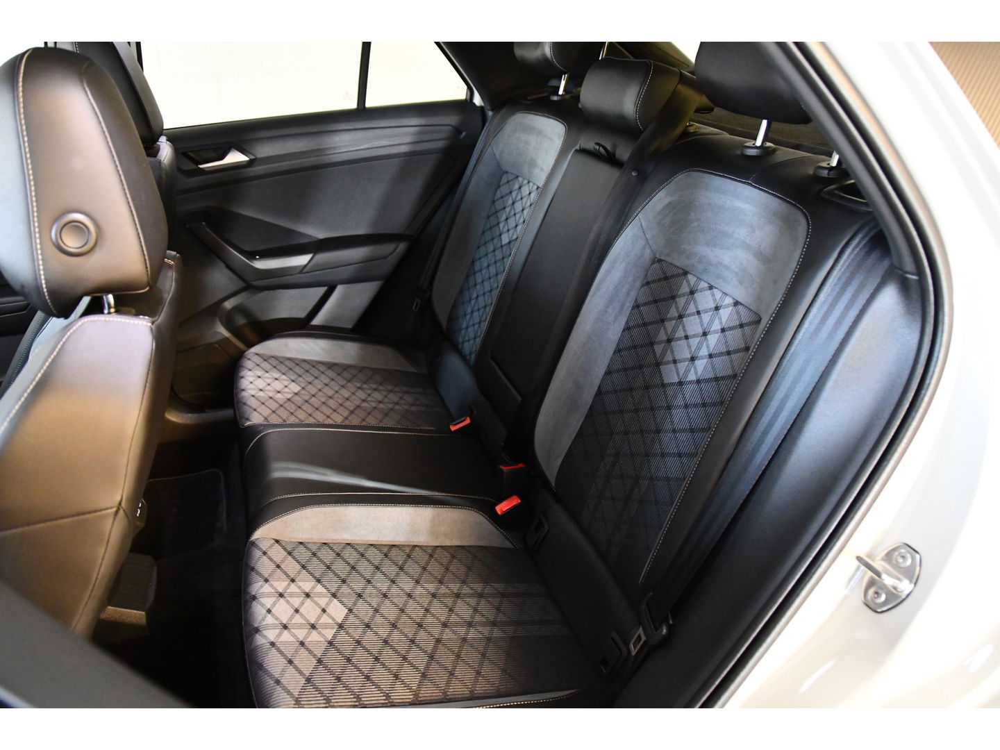 Volkswagen T-Roc 1.5 TSI R-Line Pano/Beats/Iq-light