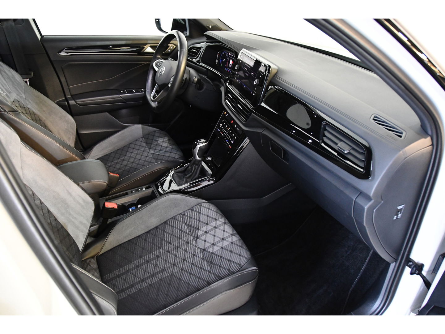 Volkswagen T-Roc 1.5 TSI R-Line Pano/Beats/Iq-light