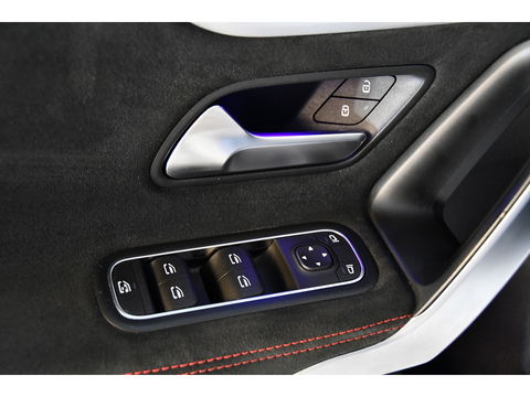 Mercedes-Benz A-Klasse 250 Premium Plus, Burmester, Schuifkantel, Sfeerverlichting