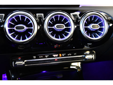 Mercedes-Benz A-Klasse 250 Premium Plus, Burmester, Schuifkantel, Sfeerverlichting