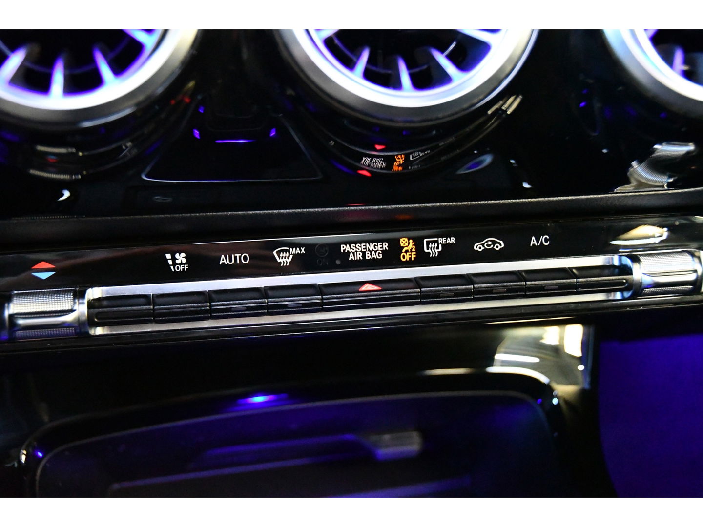 Mercedes-Benz A-Klasse 250 Premium Plus, Burmester, Schuifkantel, Sfeerverlichting