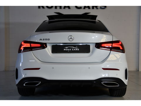 Mercedes-Benz A-Klasse 250 Premium Plus, Burmester, Schuifkantel, Sfeerverlichting