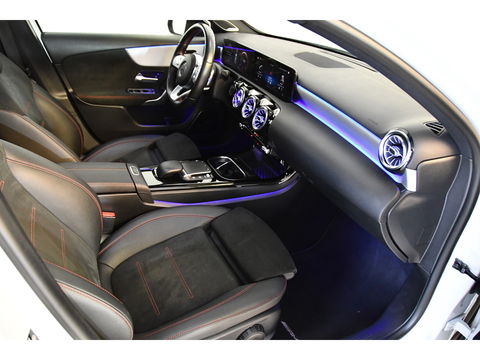 Mercedes-Benz A-Klasse 250 Premium Plus, Burmester, Schuifkantel, Sfeerverlichting