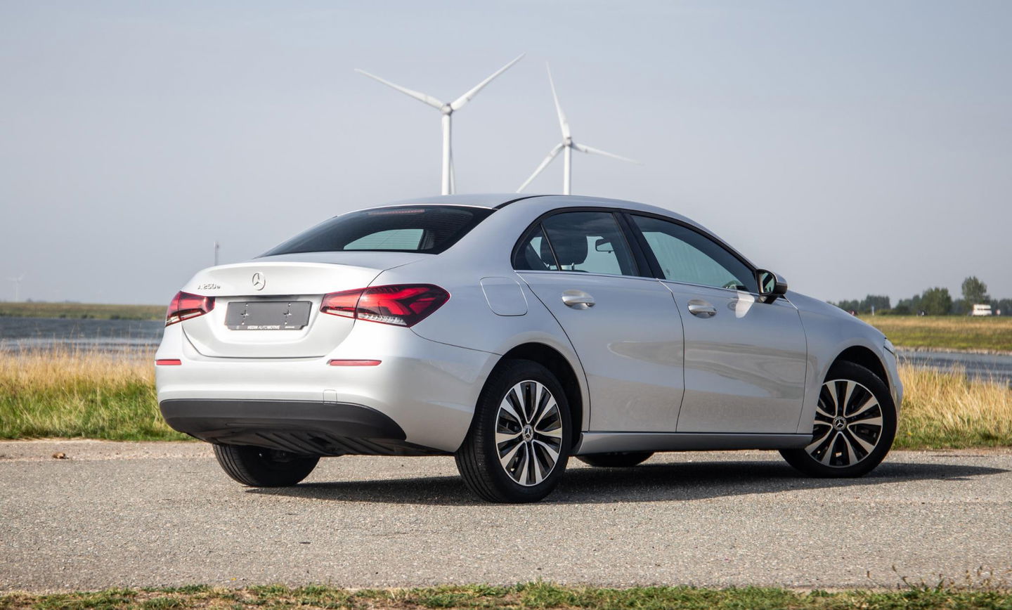 Mercedes-Benz A-Klasse A-Klasse Limousine A-Klasse Limousine A 250 e ( AUTOMAAT / LEDER / CRUISE CONTROLE / CAMERA / CARPLAY