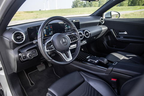 Mercedes-Benz A-Klasse A-Klasse Limousine A-Klasse Limousine A 250 e ( AUTOMAAT / LEDER / CRUISE CONTROLE / CAMERA / CARPLAY
