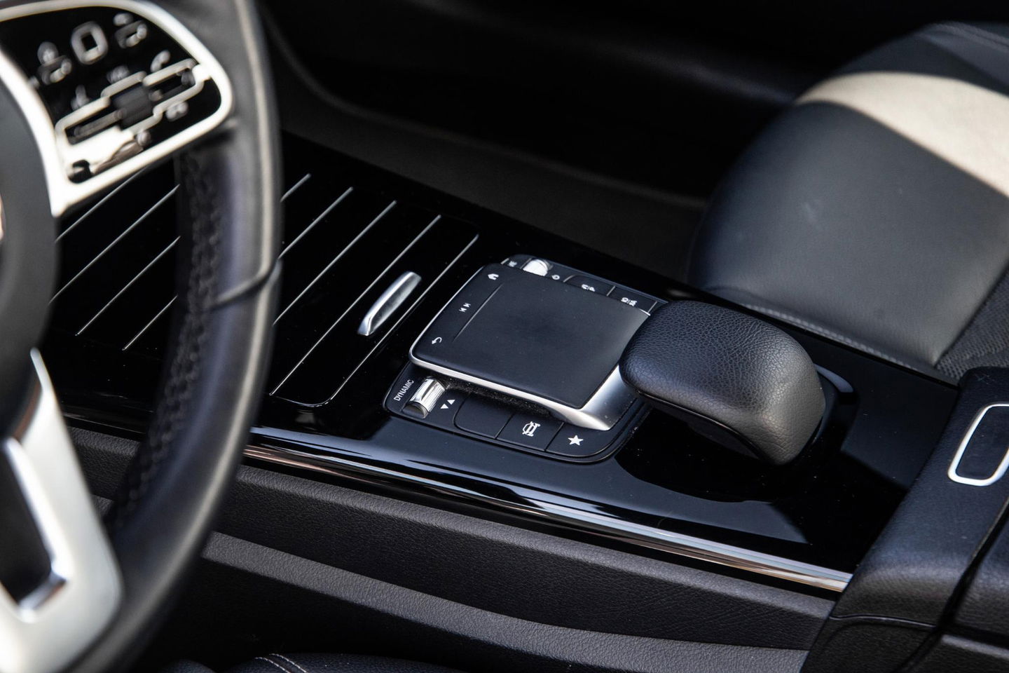 Mercedes-Benz A-Klasse A-Klasse Limousine A-Klasse Limousine A 250 e ( AUTOMAAT / LEDER / CRUISE CONTROLE / CAMERA / CARPLAY