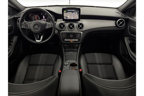 Mercedes-Benz CLA-Klasse 180 AMG Camera Carplay LED Cruise Airco Trekhaak Navi PDC 18"LMV