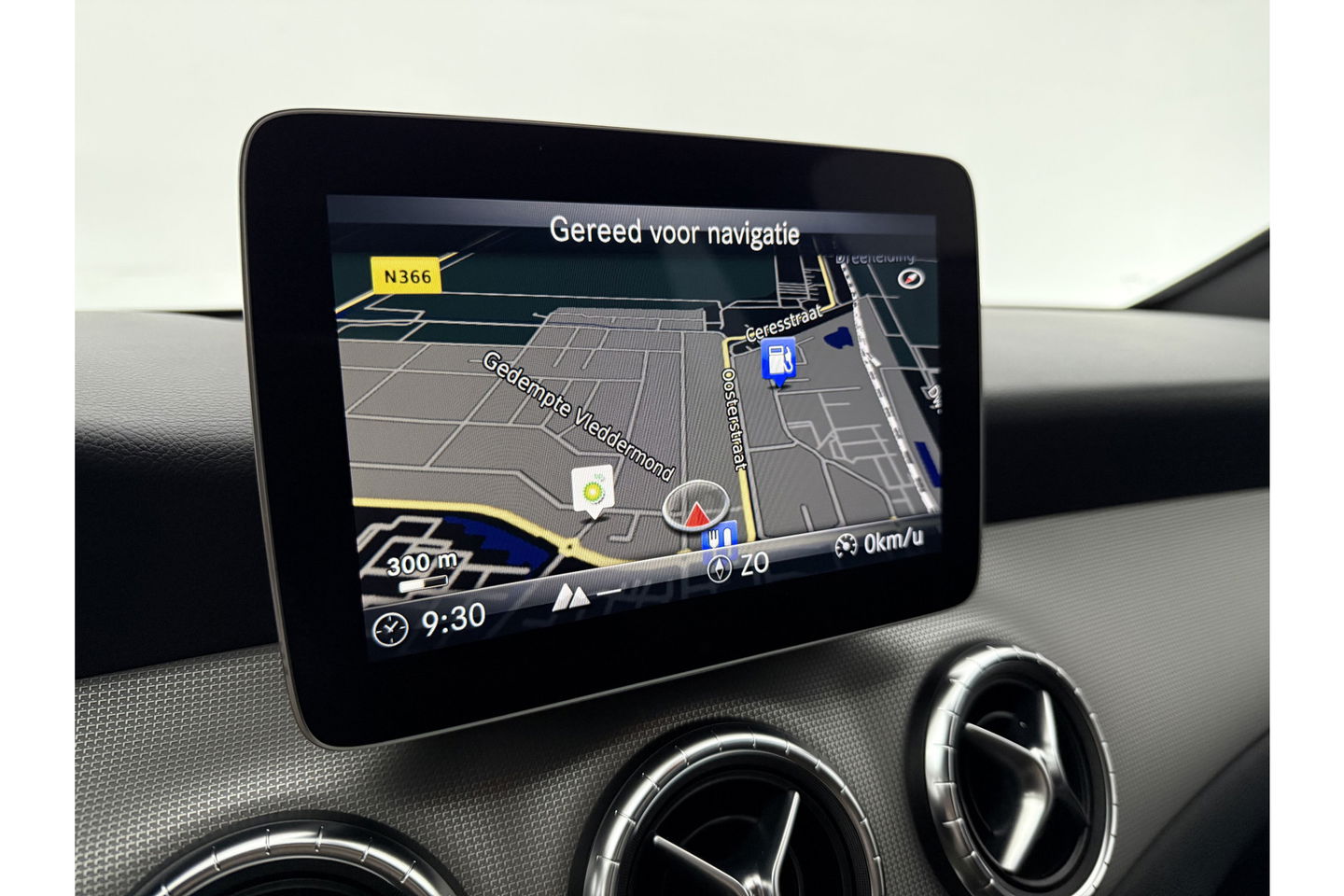 Mercedes-Benz CLA-Klasse 180 AMG Camera Carplay LED Cruise Airco Trekhaak Navi PDC 18"LMV