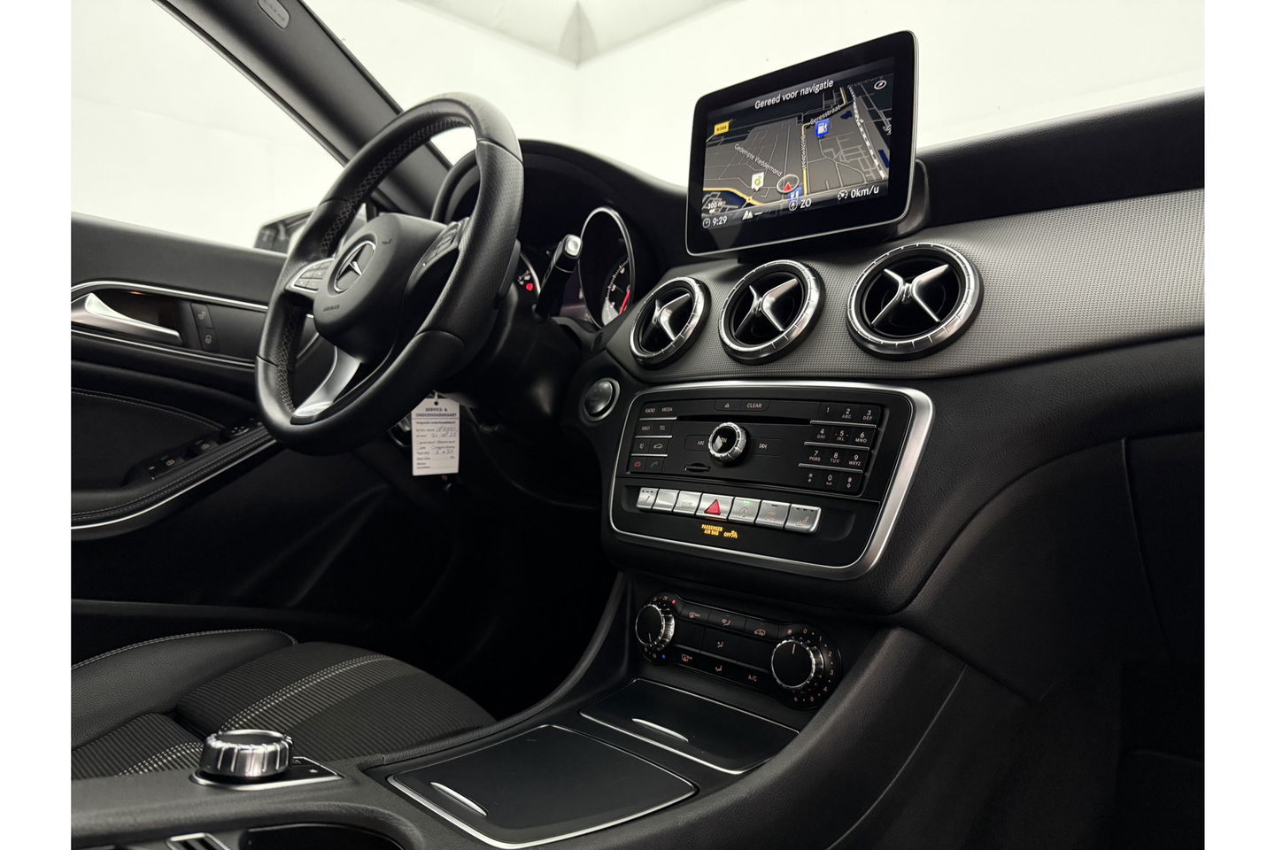 Mercedes-Benz CLA-Klasse 180 AMG Camera Carplay LED Cruise Airco Trekhaak Navi PDC 18"LMV
