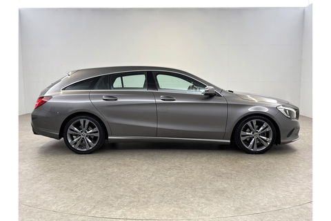 Mercedes-Benz CLA-Klasse 180 AMG Camera Carplay LED Cruise Airco Trekhaak Navi PDC 18"LMV