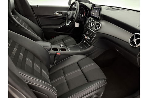 Mercedes-Benz CLA-Klasse 180 AMG Camera Carplay LED Cruise Airco Trekhaak Navi PDC 18"LMV