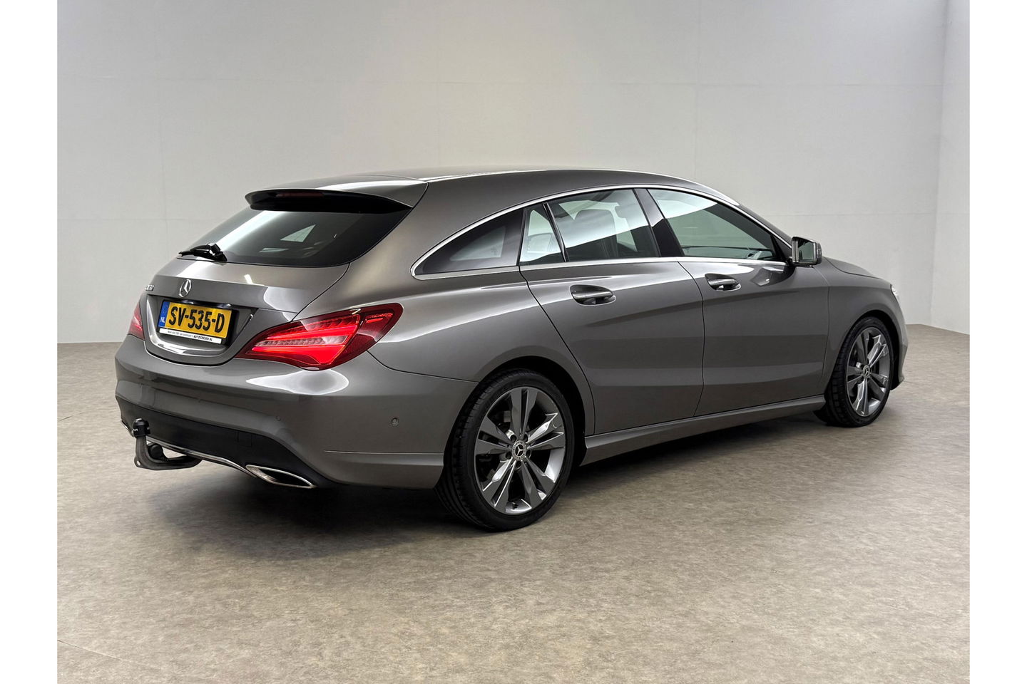 Mercedes-Benz CLA-Klasse 180 AMG Camera Carplay LED Cruise Airco Trekhaak Navi PDC 18"LMV
