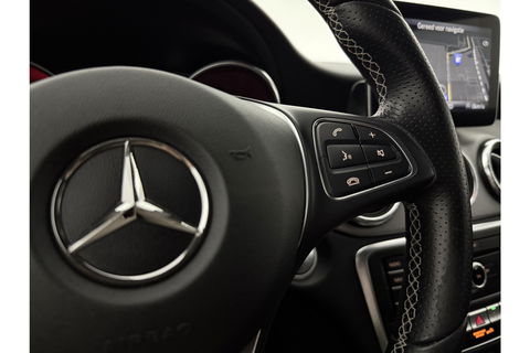 Mercedes-Benz CLA-Klasse 180 AMG Camera Carplay LED Cruise Airco Trekhaak Navi PDC 18"LMV