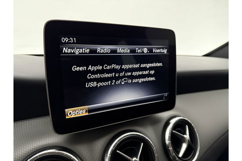 Mercedes-Benz CLA-Klasse 180 AMG Camera Carplay LED Cruise Airco Trekhaak Navi PDC 18"LMV
