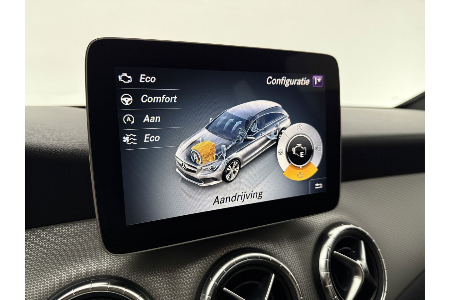 Mercedes-Benz CLA-Klasse 180 AMG Camera Carplay LED Cruise Airco Trekhaak Navi PDC 18"LMV
