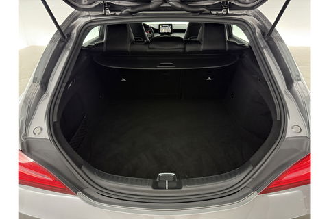 Mercedes-Benz CLA-Klasse 180 AMG Camera Carplay LED Cruise Airco Trekhaak Navi PDC 18"LMV