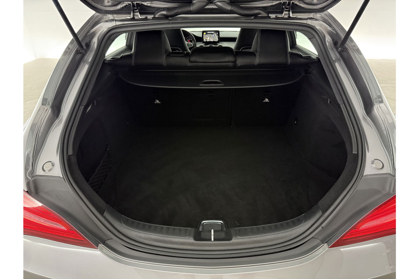Mercedes-Benz CLA-Klasse 180 AMG Camera Carplay LED Cruise Airco Trekhaak Navi PDC 18"LMV