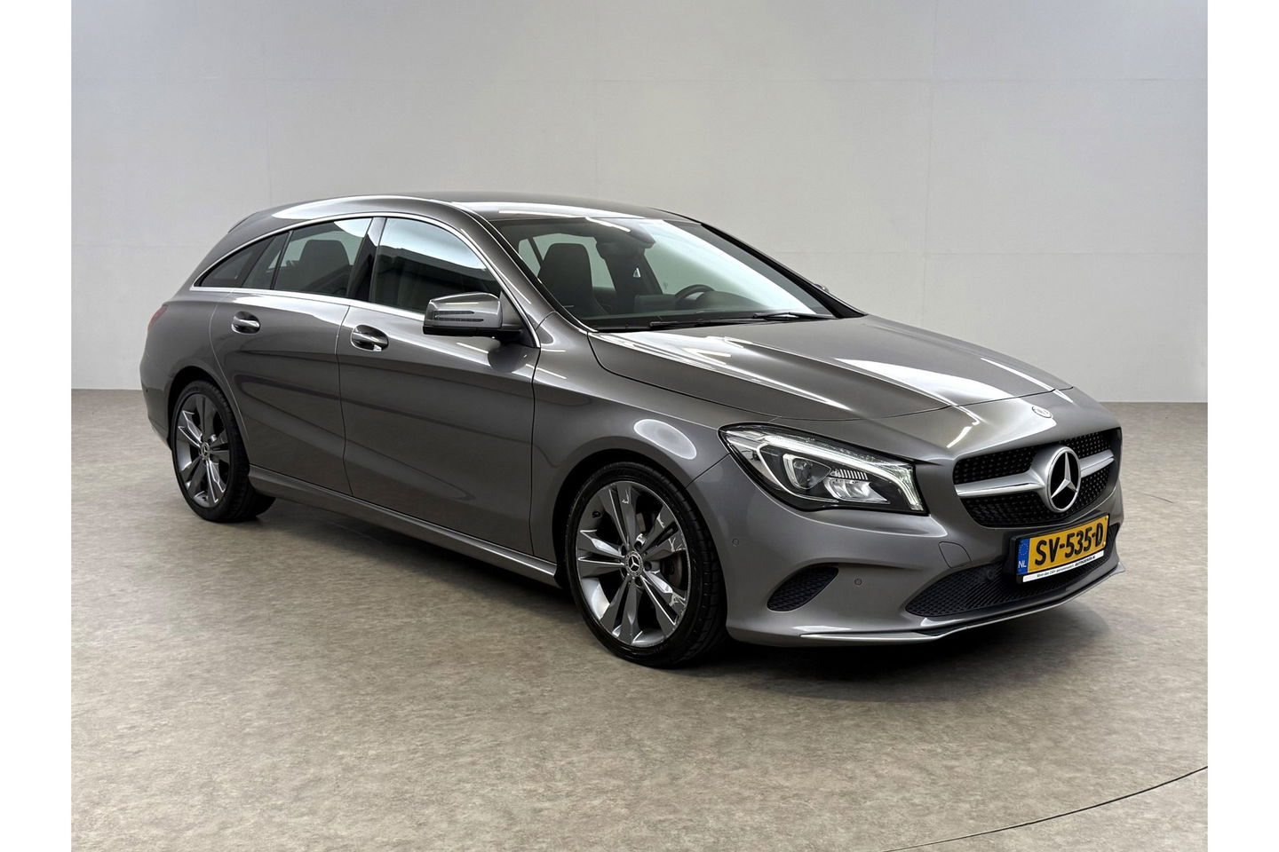 Mercedes-Benz CLA-Klasse 180 AMG Camera Carplay LED Cruise Airco Trekhaak Navi PDC 18"LMV