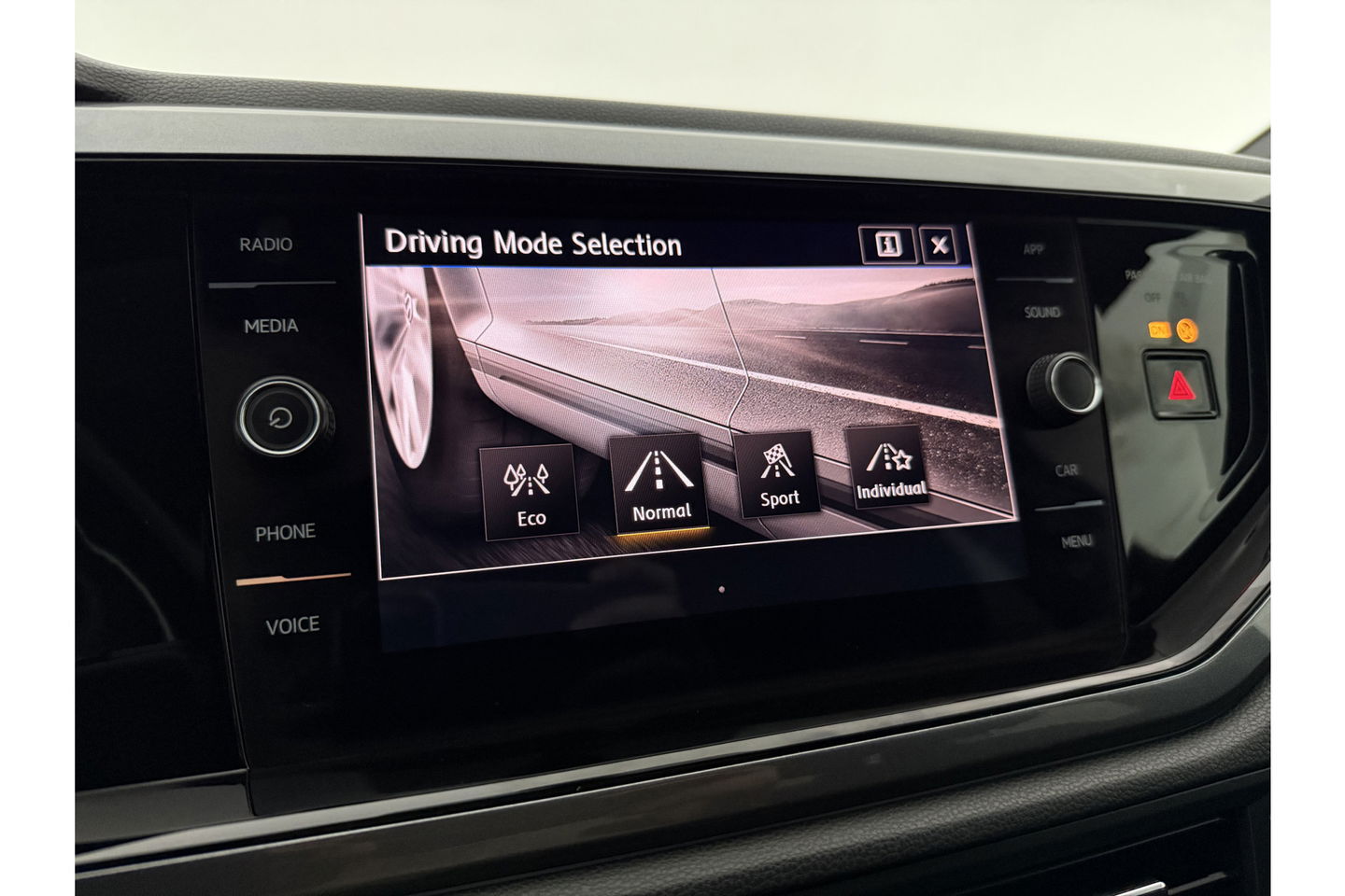 Volkswagen Polo 1.0 TSI R-line LED ACC Carplay Clima Navigatie Parkeersensoren 16"LMV