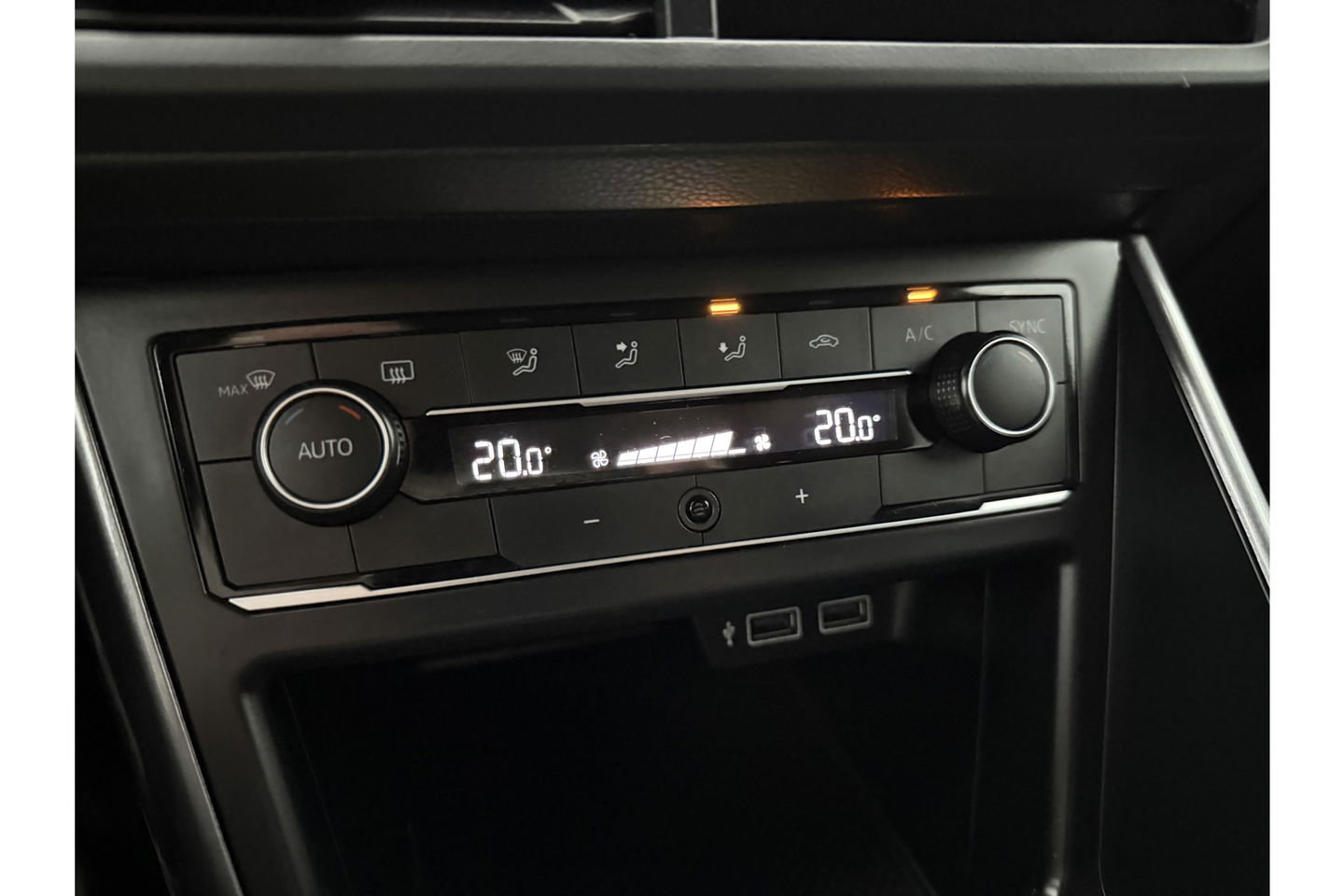 Volkswagen Polo 1.0 TSI R-line LED ACC Carplay Clima Navigatie Parkeersensoren 16"LMV