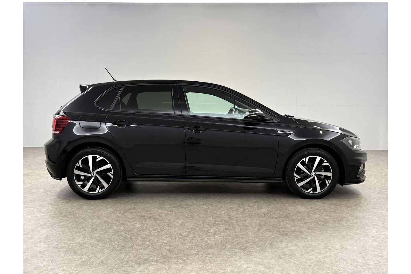 Volkswagen Polo 1.0 TSI R-line LED ACC Carplay Clima Navigatie Parkeersensoren 16"LMV