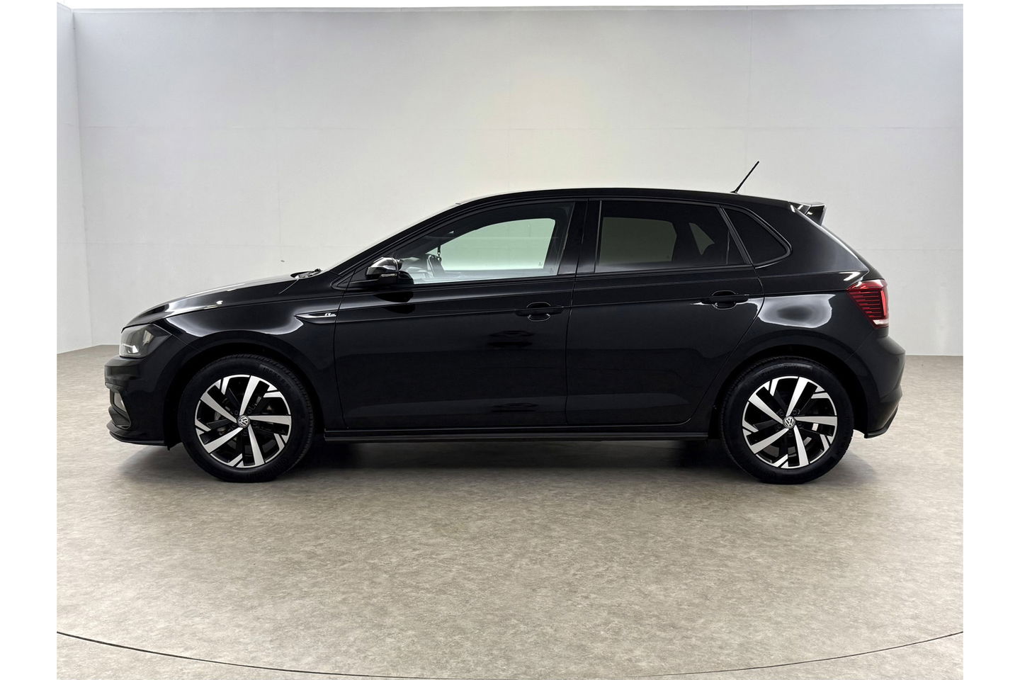 Volkswagen Polo 1.0 TSI R-line LED ACC Carplay Clima Navigatie Parkeersensoren 16"LMV