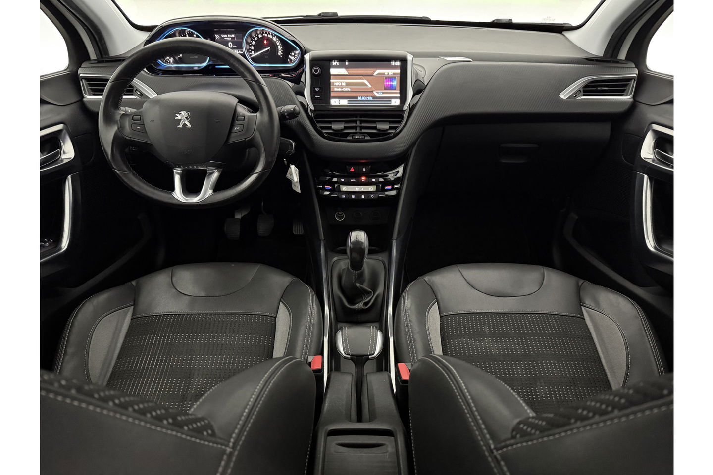 Peugeot 2008 1.2 VTi Allure Clima Cruise LED Sfeerverlichting Trekhaak Navi PDC 16"LMV