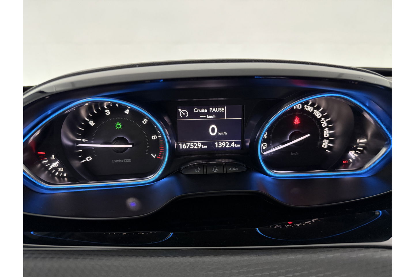 Peugeot 2008 1.2 VTi Allure Clima Cruise LED Sfeerverlichting Trekhaak Navi PDC 16"LMV
